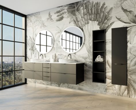 Salle de bain moderne avec murs floraux, doubles miroirs ronds et meuble noir.